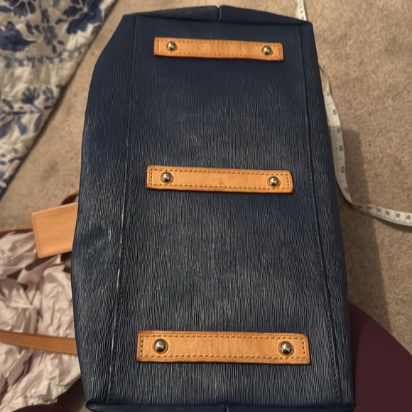 Dooney and Bourke - Picture 5 of 6